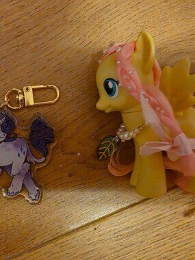 MLP Lot Fluttershy brushable and Rarity keychain